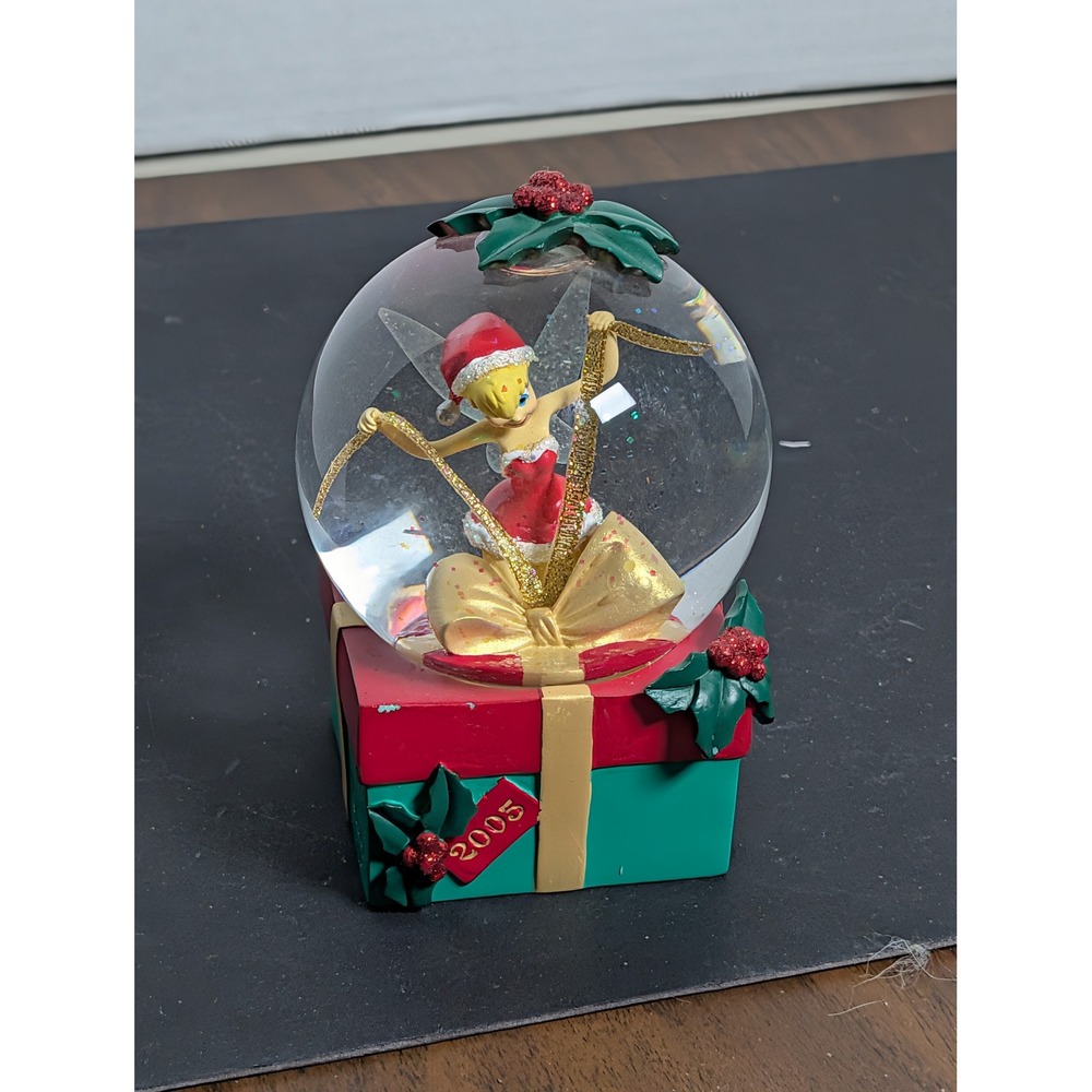 Disney Store 2005 Tinkerbell Christmas Holiday Snow Globe